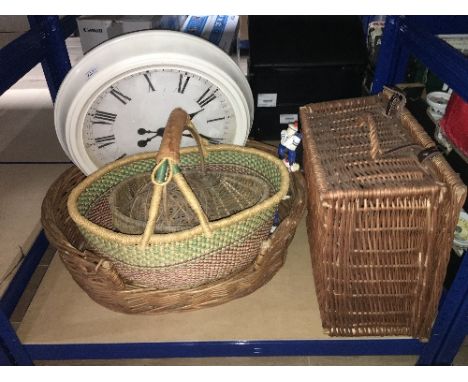 GOOD LOT OF BASKETS AND LARGE WALL CLOCK