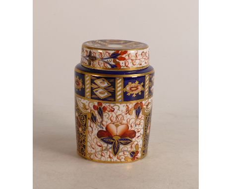 Davenport Imari tea caddy with lid. Height: 11.2cm 