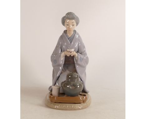 Lladro Figure August Moon 5112. Height 23.5cm
