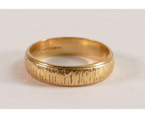 8ct gold wedding ring, size Q/R, 5.3g. 