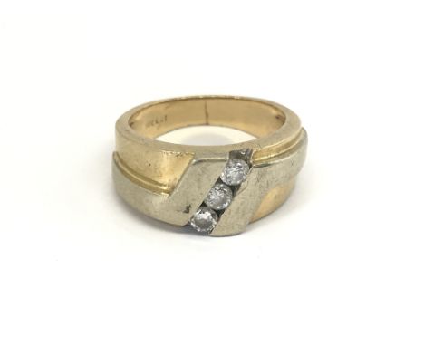 A Gents 14carat gold ring set with three round brilliant cut diamonds ring size P