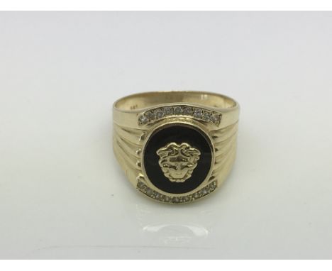 A 14ct gold ring decorated with a lion's mask, approx 9.3g and approx size X-Y.