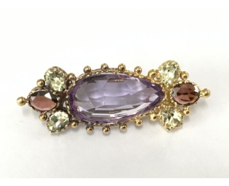 A antique brooch inset with amethyst and garnet 3 cm