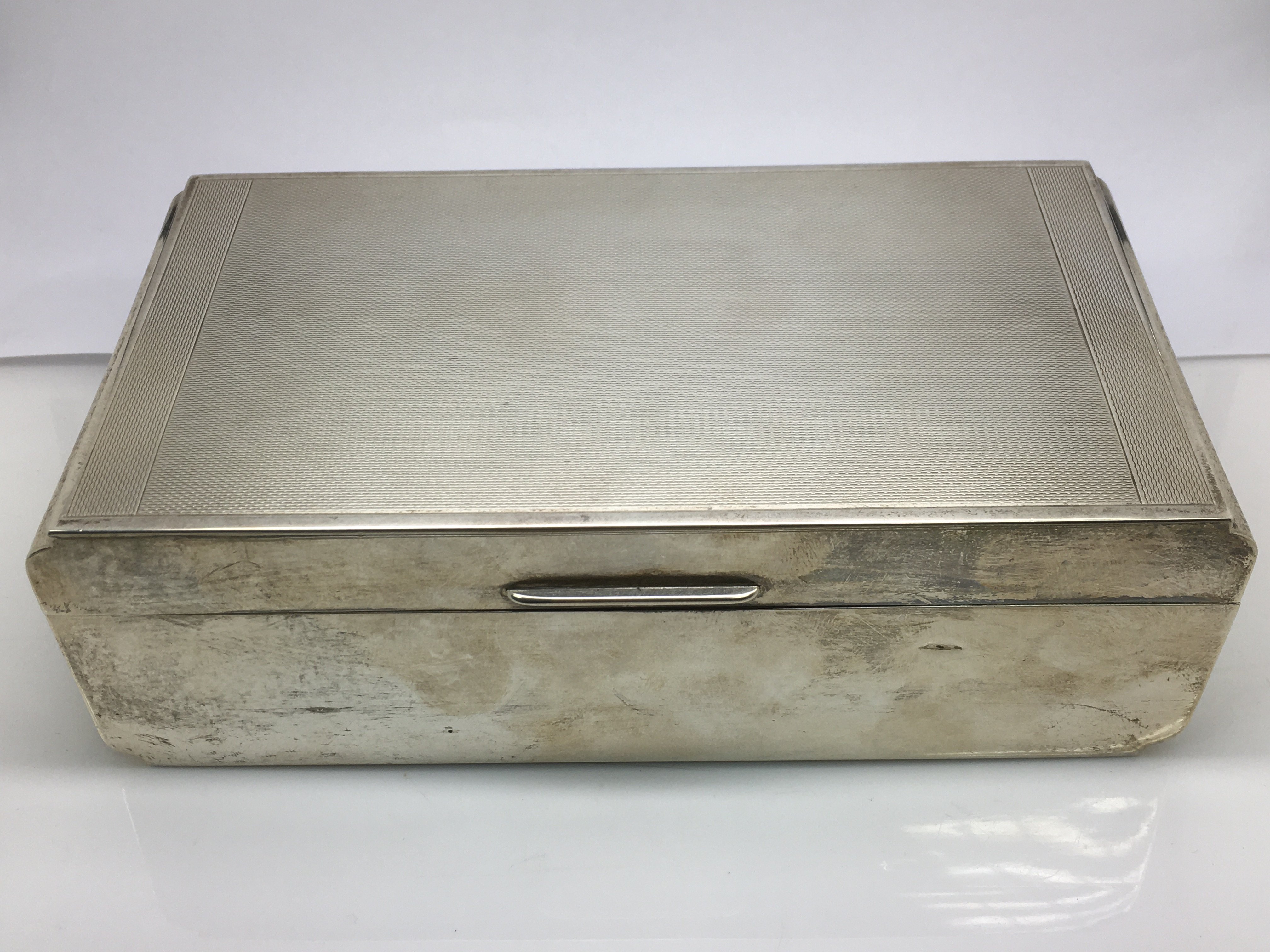 A silver cigar box with engine turned decoration to lid, approx 17cm x ...