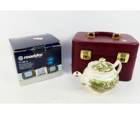Johnson Bros, Roadstar - Two pieces to include a Johnson Bros Tally Ho 'The Jump' ceramic teapot. A boxed Roadstar TV-400 N. 