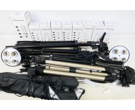 Cowboy Studio - A photography studio kit with 9 x photographic light bulbs. 80cm x 38cm x 28cm. RG