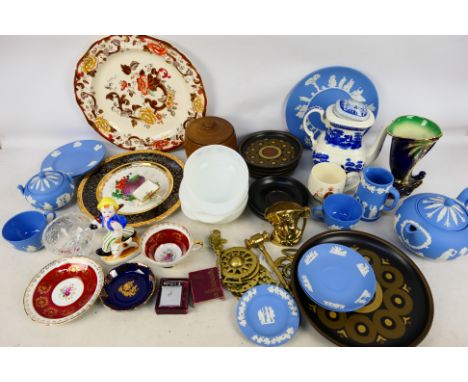A mixed lot of ceramics and brass ware to include a Spode teapot, Wedgewood and other