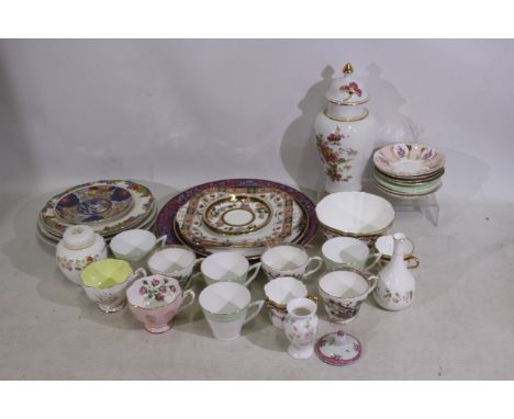 A mixed lot of ceramics to include Wedgwood, Colclough, Duchess and other. [W]

NOTE: THIS LOT IS NOT AVAILABLE FOR IN HOUSE 