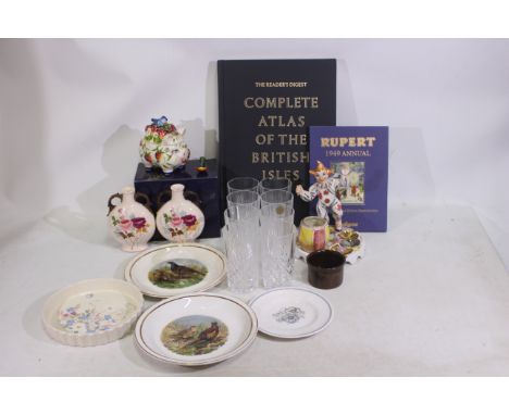 Royal Doulton, Poole, Victoria Carlsbad, G.Girardi - A lot of collectables consisting of ceramics, glassware, books - Lot inc