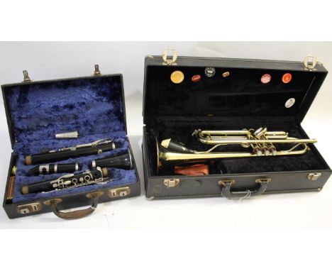 BOOSEY &amp; HAWKES CLARINET a cased clarinet in four sections, stamped Boosey &amp; Hawkes, London, Series 1-10, and serial 