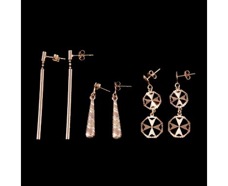 Three pairs of gold / yellow metal earrings for pierced ears, a pair of 53mm long yellow metal vertical bar drop earrings, po