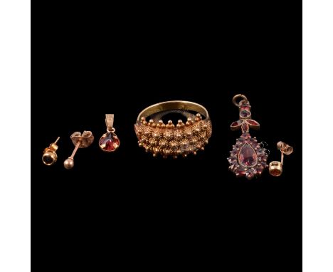 Etruscan style yellow metal ring, pendants, and earrings for pierced ears, an Etruscan style yellow metal ring size R, marked