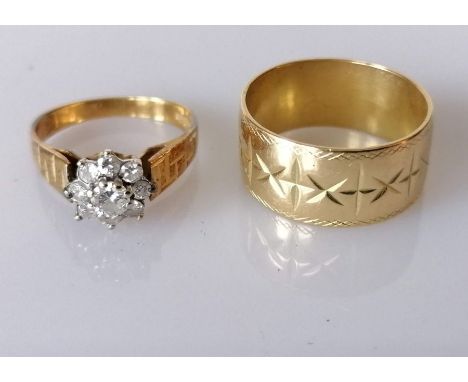 A mid-century diamond and gold flower ring on a textured shank, the central diamond approximately 0.20 carats and an etched g