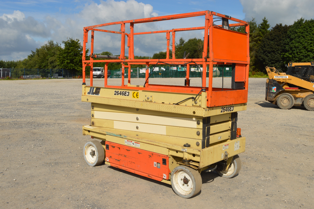 JLG 2646 E3 battery electric scissor lift S/N 0200090939