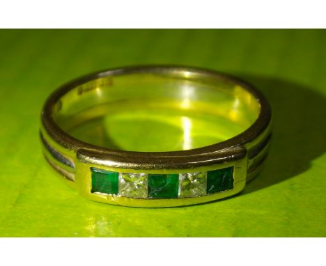 18CT GOLD EMERALD AND DIAMOND BAND RING SIZE J/K 4.5G APPROX