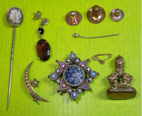 PINCHBECK AGATE SEAL FOB, AN UNMARKED YELLOW METAL CARVED CAMEO STICK PIN, A MICRO MOSAIC STAR BROOCH, COLLAR STUDS AND AN UN