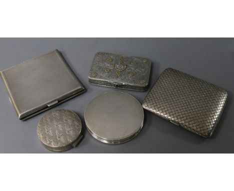 A silver cigarette case, a silver compact, an 800 box, an 800 cigarette case and a white metal snuff box.