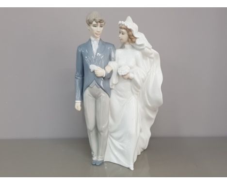 Nao by lladro figure 1110 bride and groom