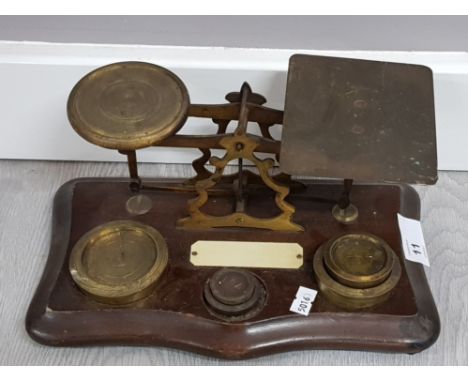 Ornate set of brass letter or sovereign scales on wood base includes small set of brass weights