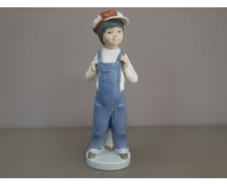 Lladro figure 4898 boy from madrid with accordion