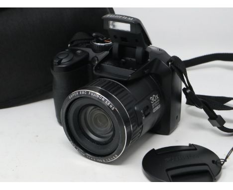 Fujifilm Finepix S6800 digital camera with case. UK P&amp;P Group 2 (£20+VAT for the first lot and £4+VAT for subsequent lots
