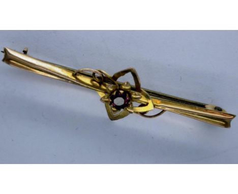 9ct gold Art Nouveau style brooch set with amethyst, L: 50 mm, 1.0g. UK P&amp;P Group 0 (£6+VAT for the first lot and £1+VAT 