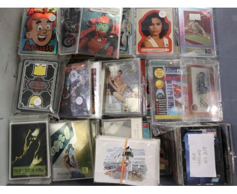 Quantity of mixed American trading cards. UK P&amp;P Group 2 (£20+VAT for the first lot and £4+VAT for subsequent lots) 