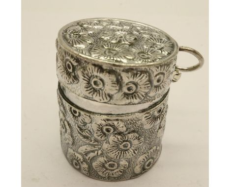 925 silver thimble case, H: 30 mm. UK P&amp;P Group 1 (£16+VAT for the first lot and £2+VAT for subsequent lots) 
