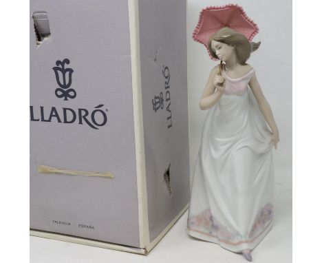 Lladro Collectors Society figurine Afternoon Promenade 7636, signed to base, boxed, no chips or cracks, H: 27 cm. UK P&amp;P 