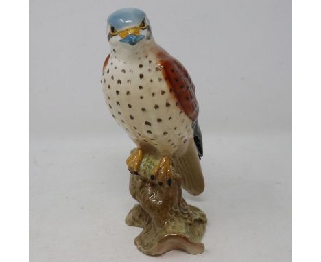 Beswick kestrel, no 2316, no cracks or chips, H: 18 cm. UK P&amp;P Group 1 (£16+VAT for the first lot and £2+VAT for subseque