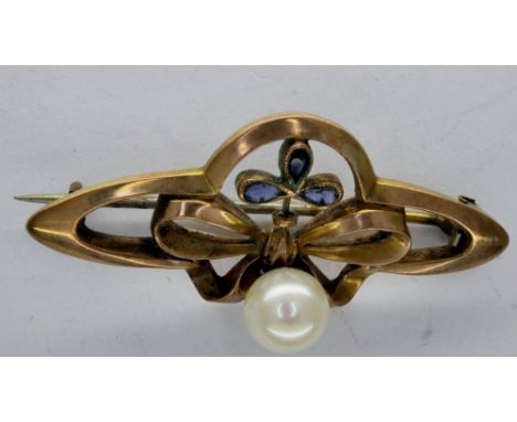 8ct gold (333) Art Noveau style brooch, set with pearl and blue topaz, L: 40 mm, 1.8g. UK P&amp;P Group 0 (£6+VAT for the fir