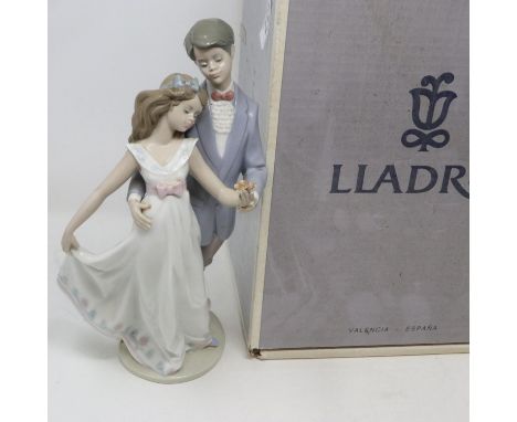 Lladro figurine, Now and Forever 7642, boxed, no cracks or chips, H: 25 cm. UK P&amp;P Group 3 (£30+VAT for the first lot and