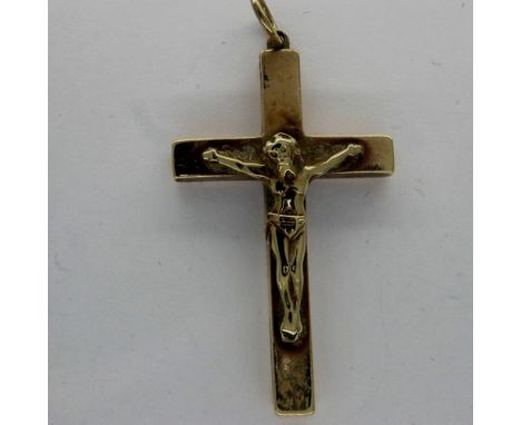 9ct gold crucifix pendant, H: 50 mm, 11.2g. UK P&amp;P Group 0 (£6+VAT for the first lot and £1+VAT for subsequent lots) 
