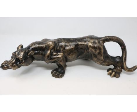 Bronzed cast iron stalking panther, L: 40 cm. UK P&amp;P Group 2 (£20+VAT for the first lot and £4+VAT for subsequent lots) 