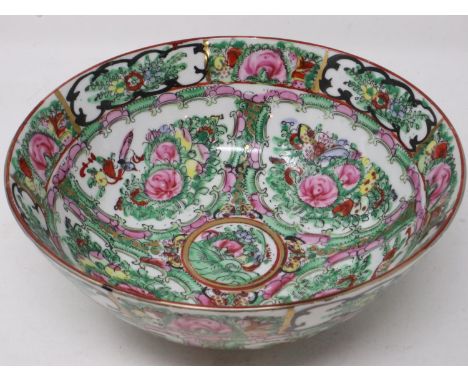 Early 20th century Chinese Canton decorated footed bowl, D: 21 cm. UK P&amp;P Group 2 (£20+VAT for the first lot and £4+VAT f