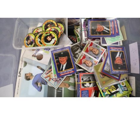 Assorted English and Scottish football cards. UK P&amp;P Group 2 (£20+VAT for the first lot and £4+VAT for subsequent lots) 