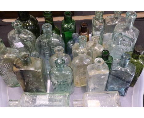 Quantity of chemist and apothecary bottles including two prison bottles, poisonous etc (23). UK P&amp;P Group 3 (£30+VAT for 