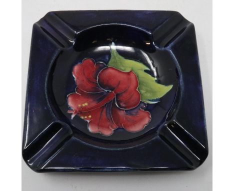 Moorcroft ashtray in the Blue Hibiscus pattern, no cracks or chips, 12 x 12 cm. UK P&amp;P Group 1 (£16+VAT for the first lot