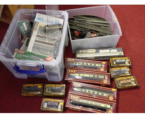 A collection of 00 gauge model railway to include Pallitoy Mainline, Lima, and tin plated examples
