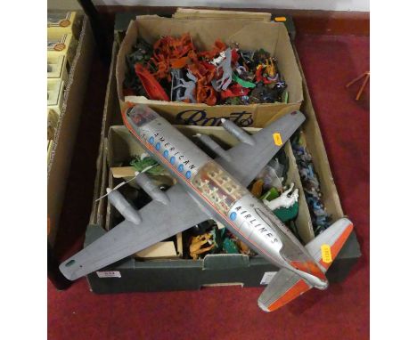 A quantity of plastic Britains Deetail and similar mixed soldiers and accessories together with a tin plate model of an Ameri
