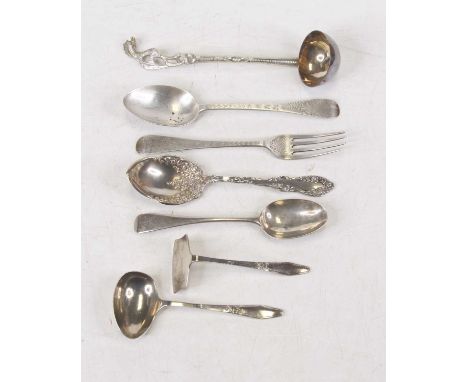 Assorted silver flatware to include a pusher, dessert spoon and fork, christening spoon and ladle, 6ozt