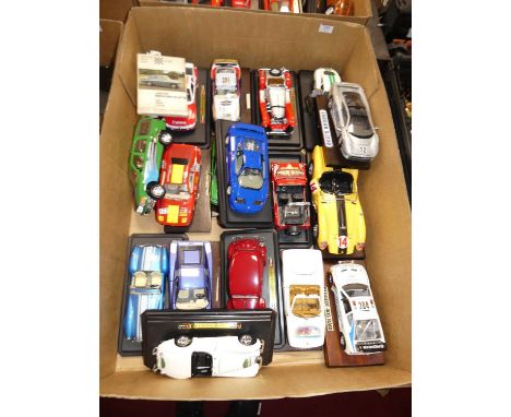 A tray of mainly 1:18 and 1:24 scale diecast vehicles, to include a Burago Porsche 924 Turbo 