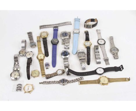 A gent's Rotary quartz wristwatch, having shaped silvered dial with baton markers and date aperture, on bracelet strap; toget