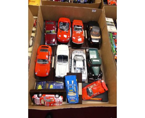 A tray of 1:18 and 1:24 scale diecast vehicles, to include Franklin Mint 