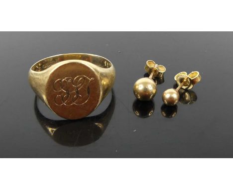 A gents 9ct gold signet ring, size R, together with a pair of 9ct gold ear studs, gross weight 5.5g (2)