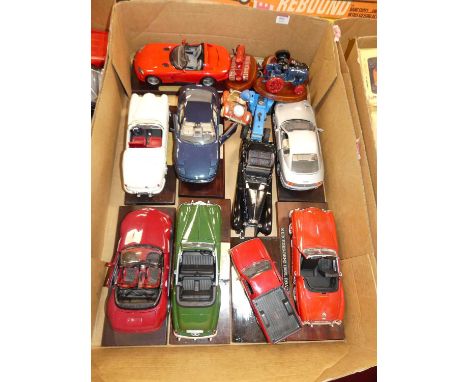 A tray of mainly 1:18 and 1:24 scale diecast vehicles, to include Franklin Mint and Maisto