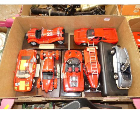 A tray containing a quantity of 1:24 and 1:18 scale diecast vehicles, to include Burago