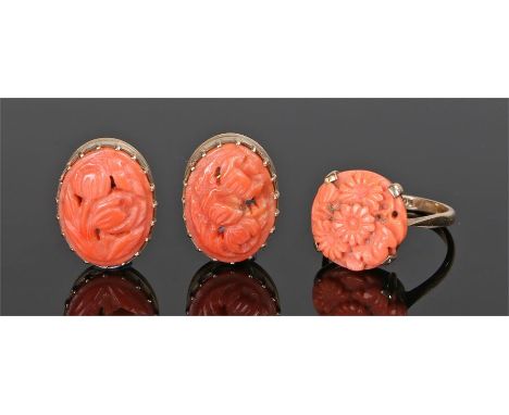 9 carat gold coral jewellery set, consisting of a foliate carved ring and foliate carved earrings, (3)