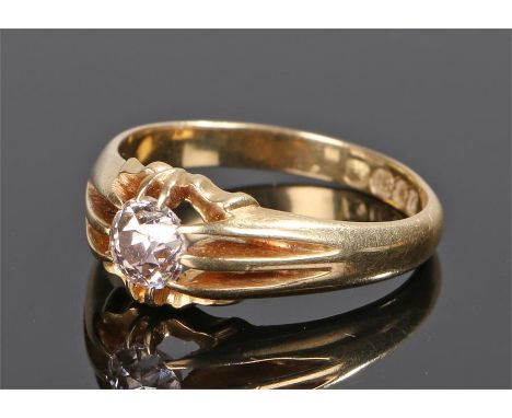 18 carat gold gentleman's diamond solitaire ring, the central diamond at approximately 0.8 carat, with claw setting, ring siz