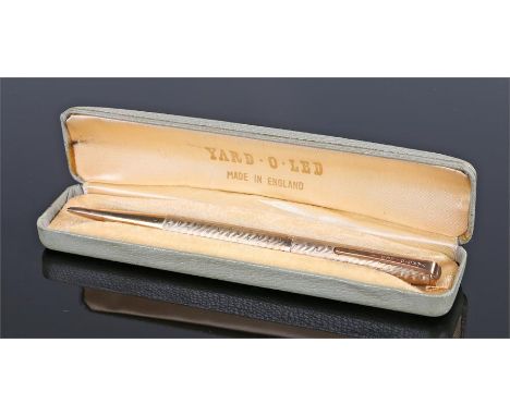Yard-o-led 9ct gold propelling pencil, with engine turned case, in original box